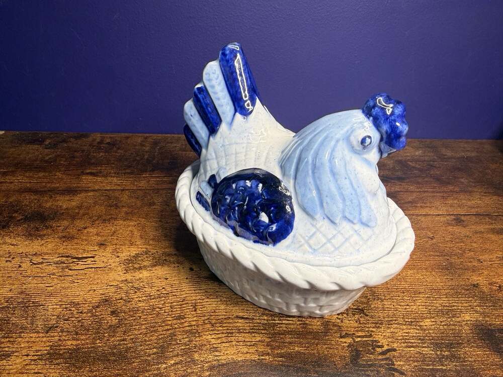 Metlox Poppytrail Provincial Blue Hen on Nest